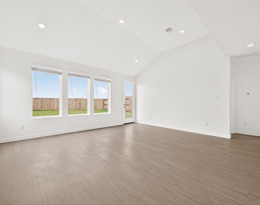 2826 Garden Meadow Street - Photo Thumbnail 9