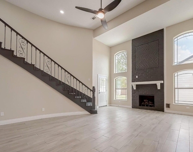 1011 Klamath Lane - Photo Thumbnail 5
