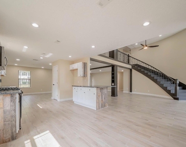 1011 Klamath Lane - Photo Thumbnail 4