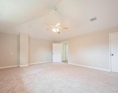 1011 Klamath Lane - Photo Thumbnail 9