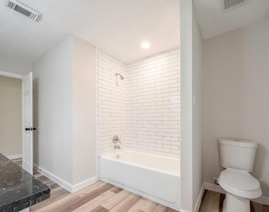 1011 Klamath Lane - Photo Thumbnail 10
