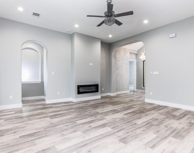 234 Hampton Glen Rd - Photo Thumbnail 7