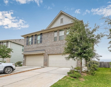 315 Biltmore Loop - Photo Thumbnail 3