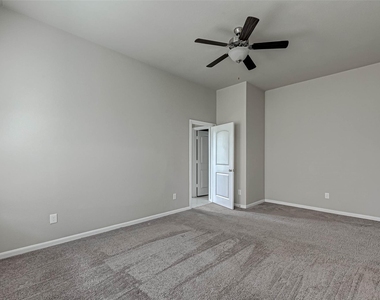 315 Biltmore Loop - Photo Thumbnail 26
