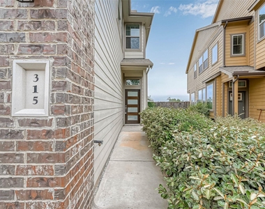 315 Biltmore Loop - Photo Thumbnail 4