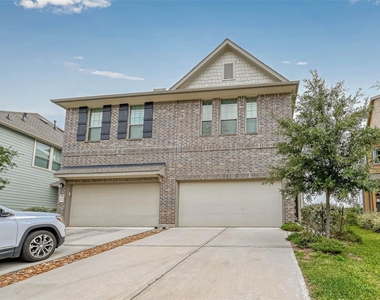 315 Biltmore Loop - Photo Thumbnail 2