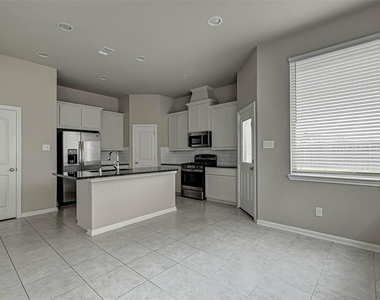 315 Biltmore Loop - Photo Thumbnail 11