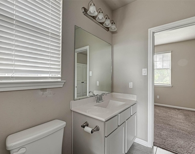 315 Biltmore Loop - Photo Thumbnail 23