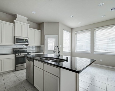 315 Biltmore Loop - Photo Thumbnail 18
