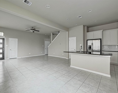 315 Biltmore Loop - Photo Thumbnail 12