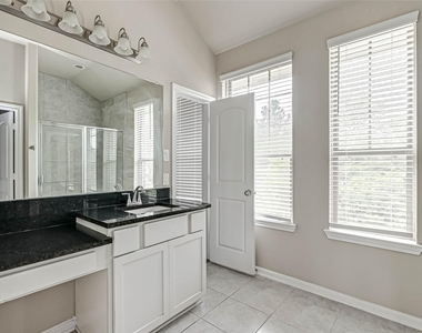 315 Biltmore Loop - Photo Thumbnail 28