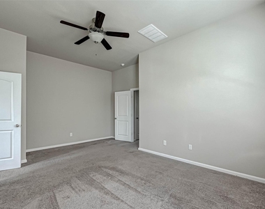 315 Biltmore Loop - Photo Thumbnail 27