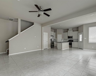 315 Biltmore Loop - Photo Thumbnail 7