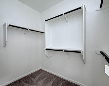 315 Biltmore Loop - Photo Thumbnail 32