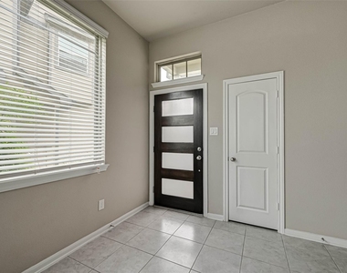 315 Biltmore Loop - Photo Thumbnail 6