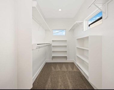 4508 Noble Street - Photo Thumbnail 11