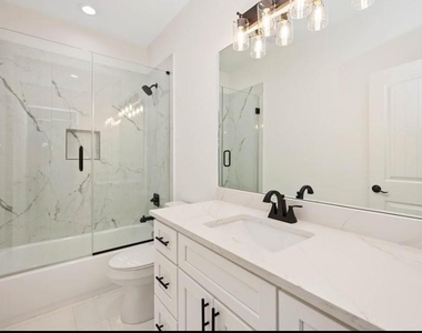 4508 Noble Street - Photo Thumbnail 10