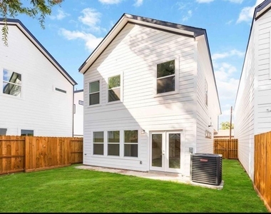 4508 Noble Street - Photo Thumbnail 16