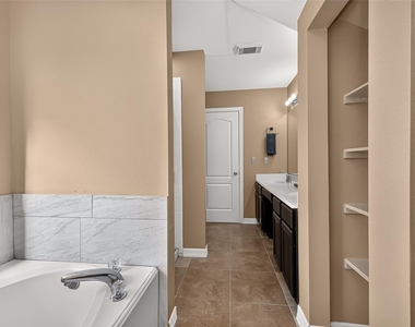 4011 Alexis Circle - Photo Thumbnail 41