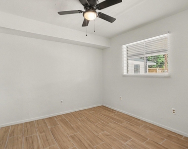 2119 Barr Street - Photo Thumbnail 8