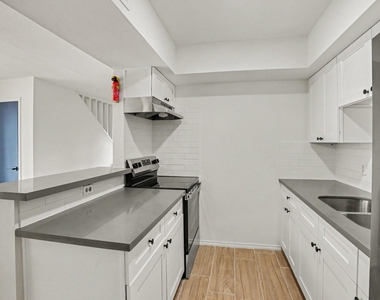 2119 Barr Street - Photo Thumbnail 4