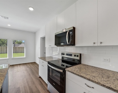 13614 Pine Drive - Photo Thumbnail 7