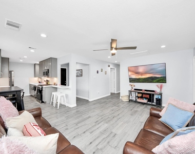 834 Ellington Street - Photo Thumbnail 7
