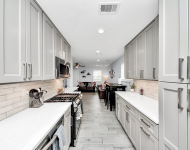 834 Ellington Street - Photo Thumbnail 13