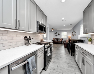 834 Ellington Street - Photo Thumbnail 15