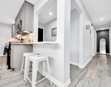 834 Ellington Street - Photo Thumbnail 11