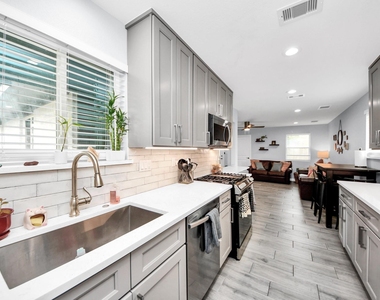 834 Ellington Street - Photo Thumbnail 14