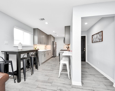 834 Ellington Street - Photo Thumbnail 8