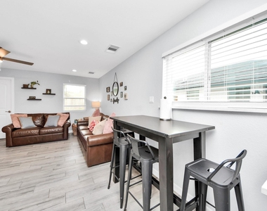 834 Ellington Street - Photo Thumbnail 10