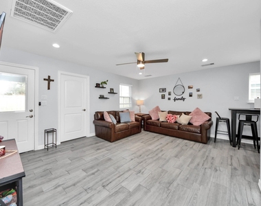 834 Ellington Street - Photo Thumbnail 5