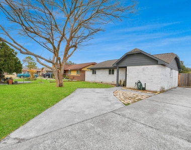 834 Ellington Street - Photo Thumbnail 2