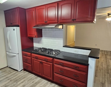1113 E Amherst Lane - Photo Thumbnail 6