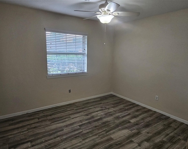 1113 E Amherst Lane - Photo Thumbnail 12