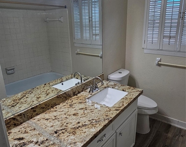 1113 E Amherst Lane - Photo Thumbnail 14