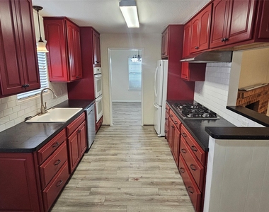 1113 E Amherst Lane - Photo Thumbnail 4