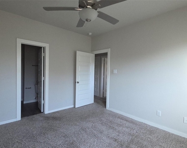 9760 Grosbeak Lane - Photo Thumbnail 5