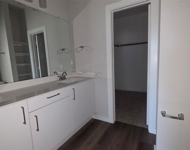 9760 Grosbeak Lane - Photo Thumbnail 6