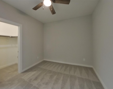 2414 Cohorn Trail - Photo Thumbnail 8