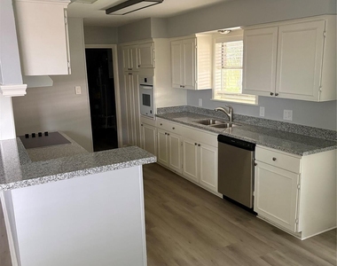 1402 Bellaire Boulevard - Photo Thumbnail 2