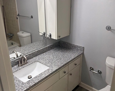 1402 Bellaire Boulevard - Photo Thumbnail 10