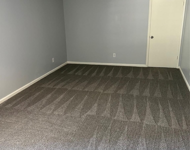 1402 Bellaire Boulevard - Photo Thumbnail 4