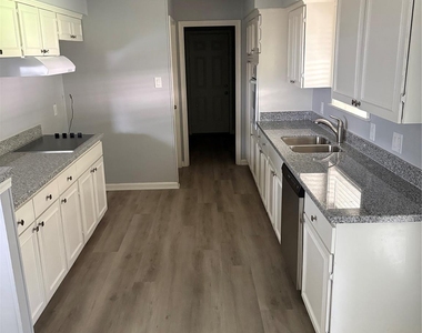 1402 Bellaire Boulevard - Photo Thumbnail 3