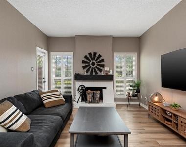 10047 Westpark Drive - Photo Thumbnail 8