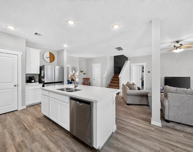 40557 Mostyn Lake Drive - Photo Thumbnail 7