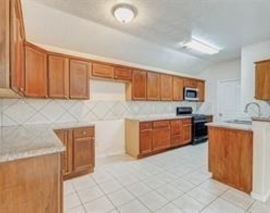 22915 Sebastian Drive - Photo Thumbnail 5