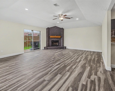 7907 Chancel Drive - Photo Thumbnail 6